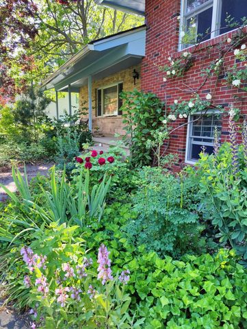 34 Davenport Drive, Stamford, CT 06902