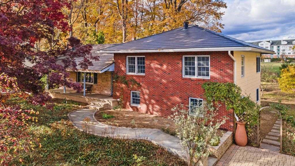 34 Davenport Drive, Stamford, CT 06902