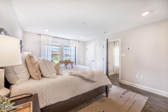 5900 Southwark Drive, Ocean Springs, MS 39564