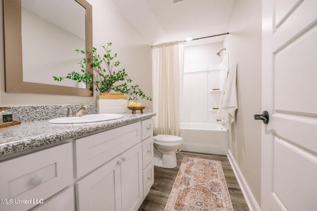 5900 Southwark Drive, Ocean Springs, MS 39564