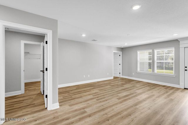 5900 Southwark Drive, Ocean Springs, MS 39564