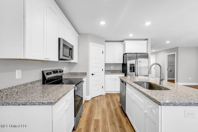 5900 Southwark Drive, Ocean Springs, MS 39564