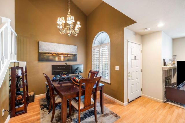 135 Pierpoint Cir, Folsom, CA 95630