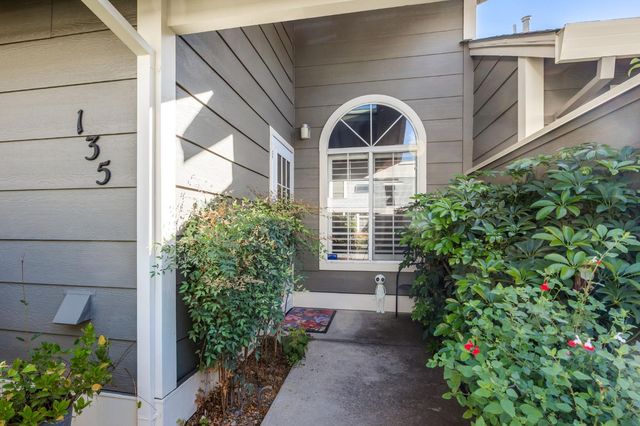 135 Pierpoint Cir, Folsom, CA 95630