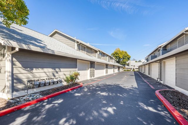 135 Pierpoint Cir, Folsom, CA 95630