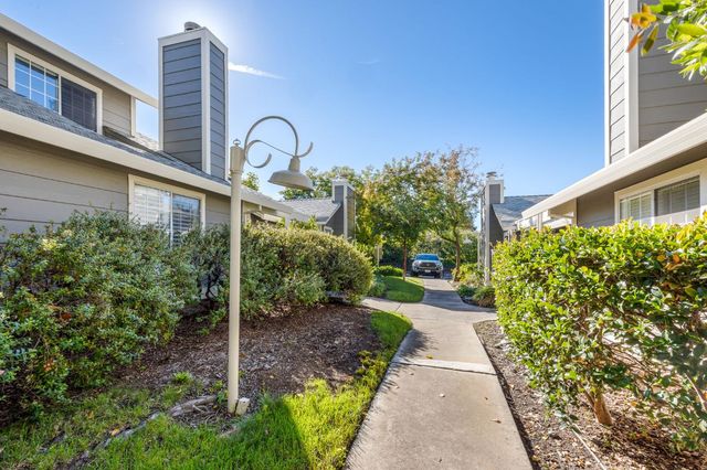 135 Pierpoint Cir, Folsom, CA 95630