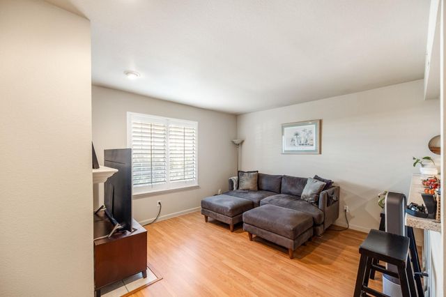 135 Pierpoint Cir, Folsom, CA 95630