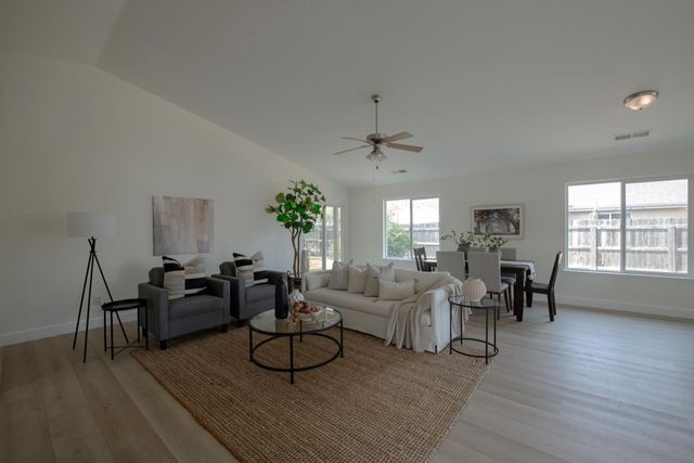 440 Pine Street, Parlier, CA 93648