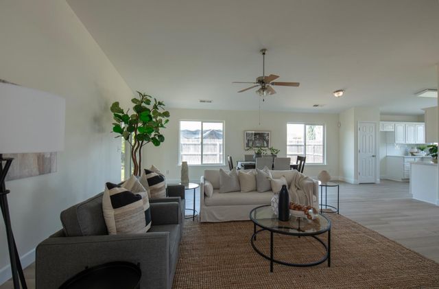 440 Pine Street, Parlier, CA 93648