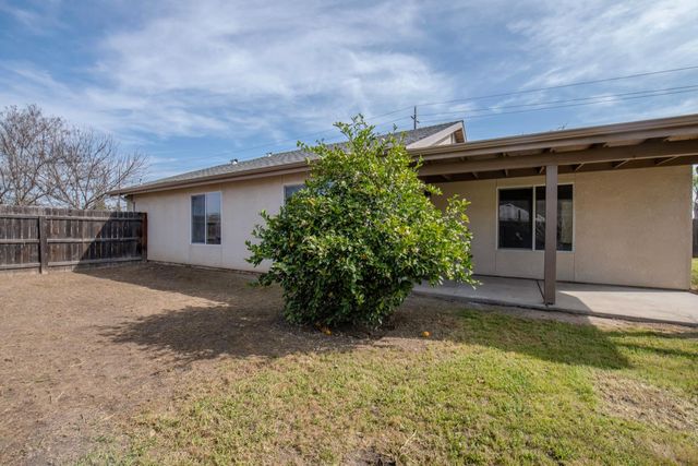 440 Pine Street, Parlier, CA 93648