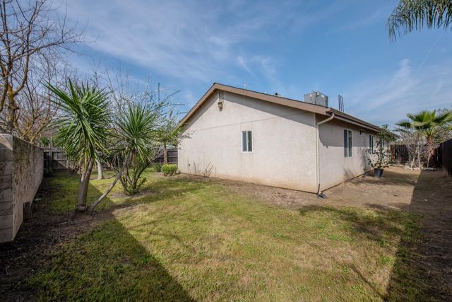 440 Pine Street, Parlier, CA 93648