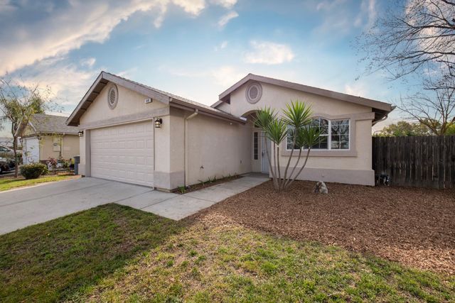 440 Pine Street, Parlier, CA 93648