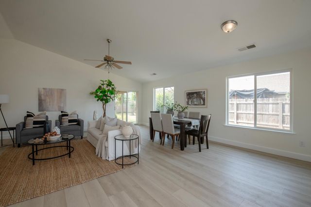 440 Pine Street, Parlier, CA 93648