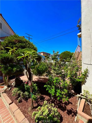 2572 Silver Ridge, Los Angeles, CA 90039