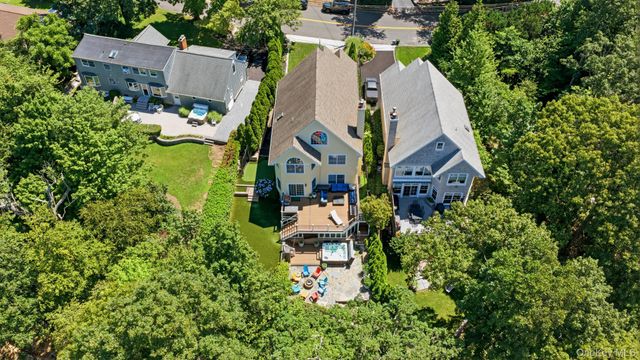 114 Eatons neck Road, Northport, NY 11768