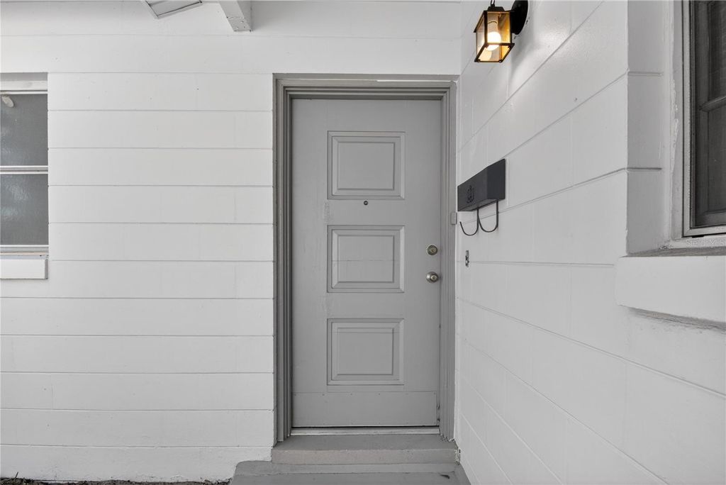 Image 4 of property listing at 613 MARSHALL STREET, Altamonte Springs, FL 32701