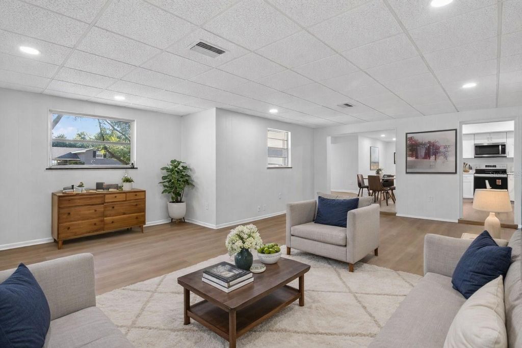 Image 8 of property listing at 613 MARSHALL STREET, Altamonte Springs, FL 32701