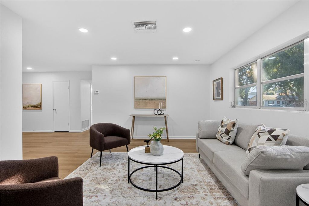 Image 10 of property listing at 613 MARSHALL STREET, Altamonte Springs, FL 32701