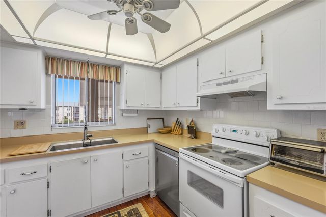 3839 LAKE BAYSHORE DRIVE H516, Bradenton, FL 34205