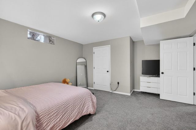 6 Sunset Circle, Bettendorf, IA 52722