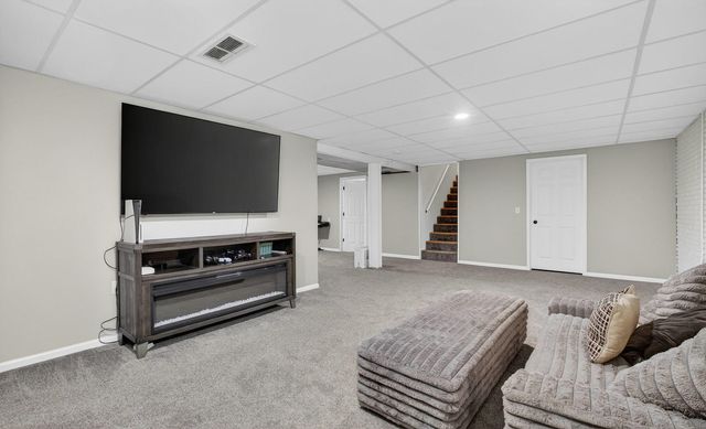 6 Sunset Circle, Bettendorf, IA 52722