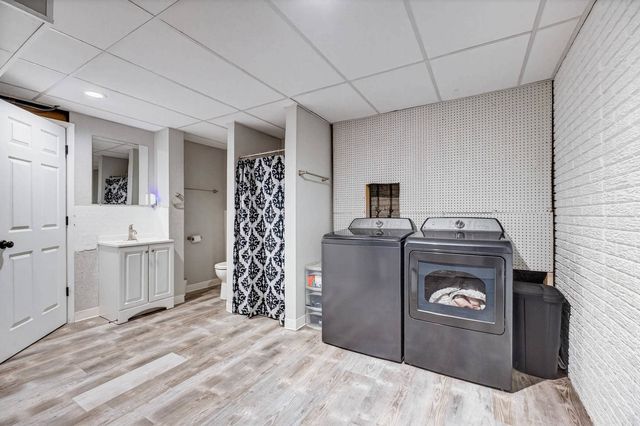 6 Sunset Circle, Bettendorf, IA 52722