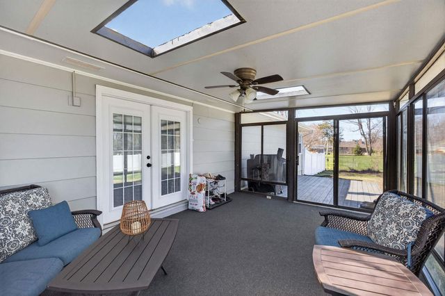 6 Sunset Circle, Bettendorf, IA 52722