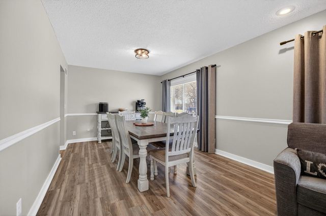 6 Sunset Circle, Bettendorf, IA 52722