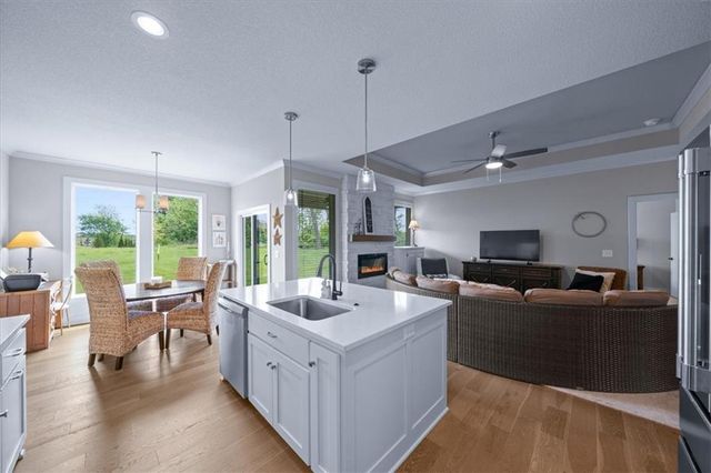 9525 Shady Bend Road, Lenexa, KS 66227