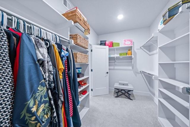 9525 Shady Bend Road, Lenexa, KS 66227