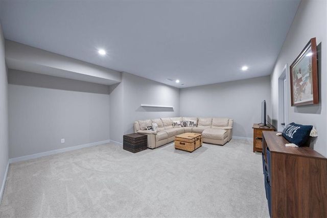 9525 Shady Bend Road, Lenexa, KS 66227