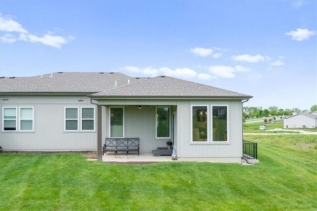 9525 Shady Bend Road, Lenexa, KS 66227