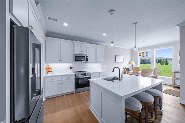 9525 Shady Bend Road, Lenexa, KS 66227