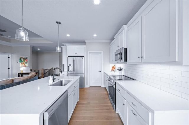 9525 Shady Bend Road, Lenexa, KS 66227