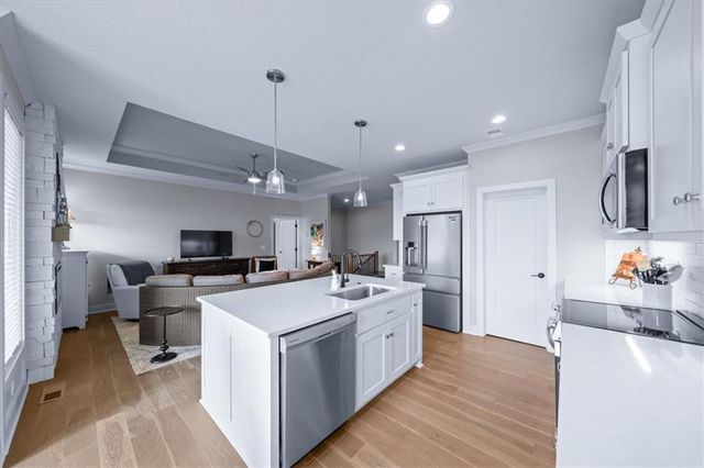 9525 Shady Bend Road, Lenexa, KS 66227