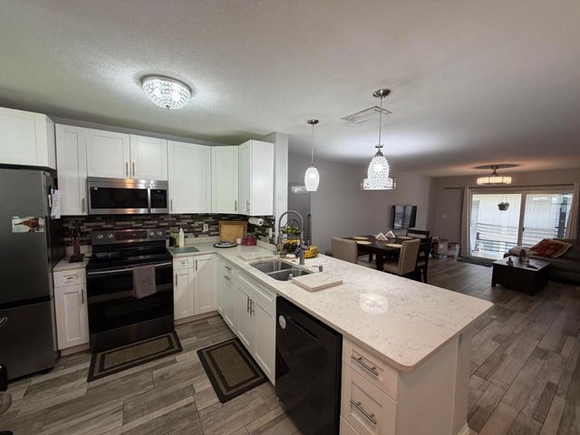 2820 Riverside Drive 201-2, Coral Springs, FL 33065