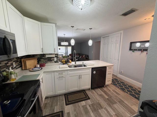 2820 Riverside Drive 201-2, Coral Springs, FL 33065