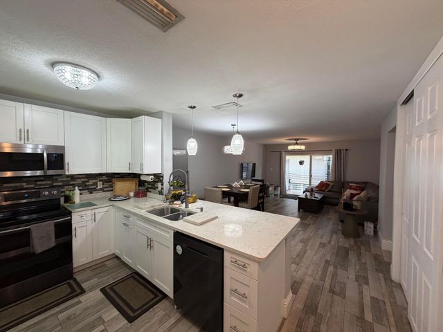 2820 Riverside Drive 201-2, Coral Springs, FL 33065