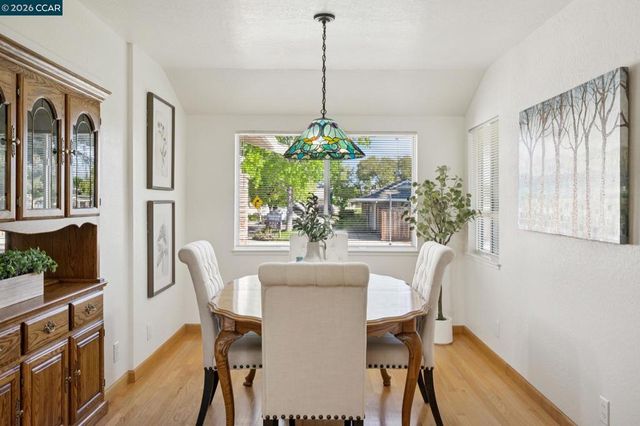 3114 Santa Paula Dr, Concord, CA 94518