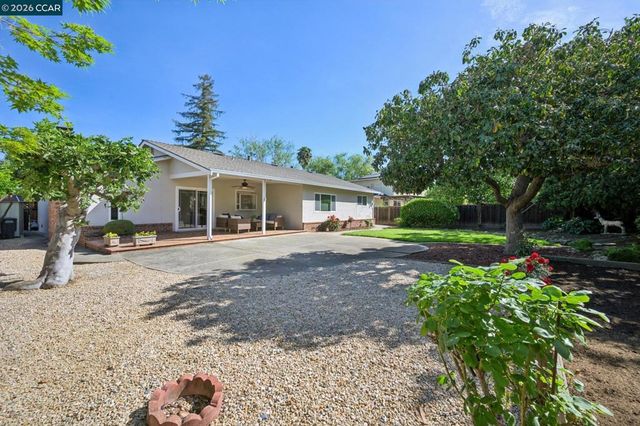 3114 Santa Paula Dr, Concord, CA 94518