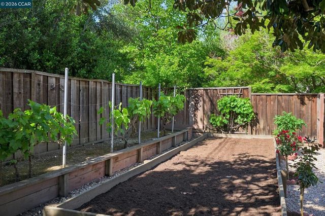 3114 Santa Paula Dr, Concord, CA 94518