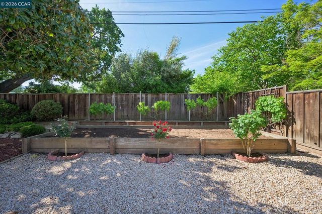 3114 Santa Paula Dr, Concord, CA 94518