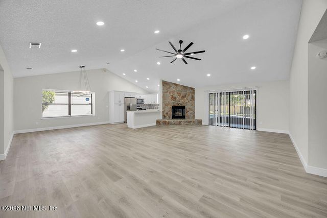 8423 CHASON Road E, Jacksonville, FL 32244