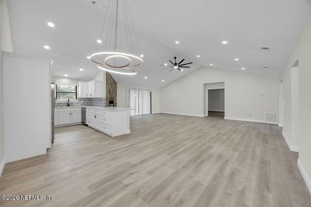 8423 CHASON Road E, Jacksonville, FL 32244