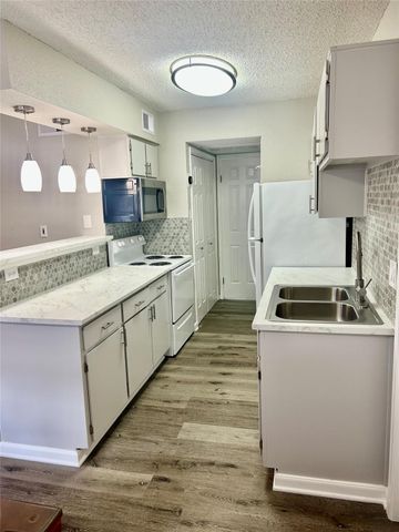 12660 Ashford Point Drive 608, Houston, TX 77082