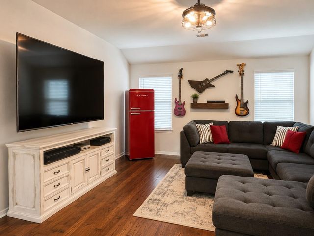 12001 New River Ct, Conroe, TX 77384