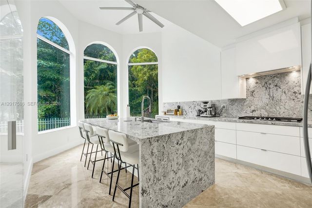10340 NW 46th Ter, Doral, FL 33178