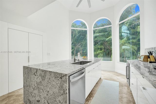 10340 NW 46th Ter, Doral, FL 33178