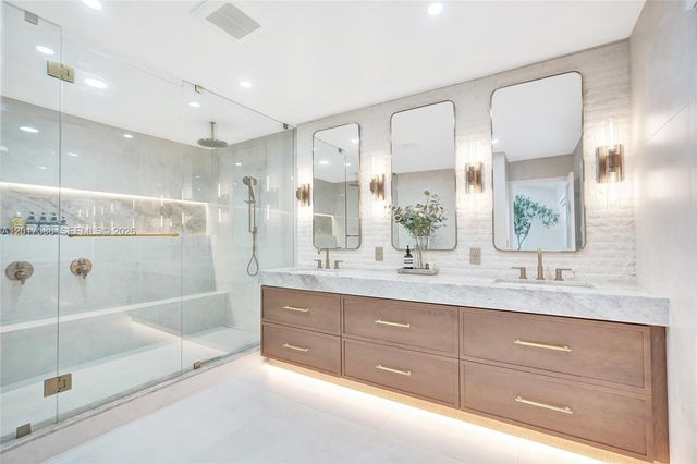 10340 NW 46th Ter, Doral, FL 33178