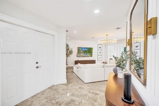10340 NW 46th Ter, Doral, FL 33178